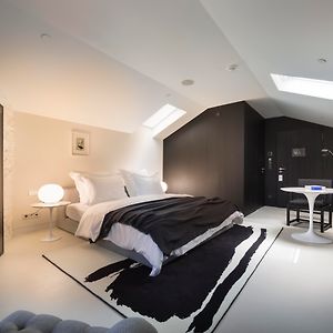 Gallery King Room